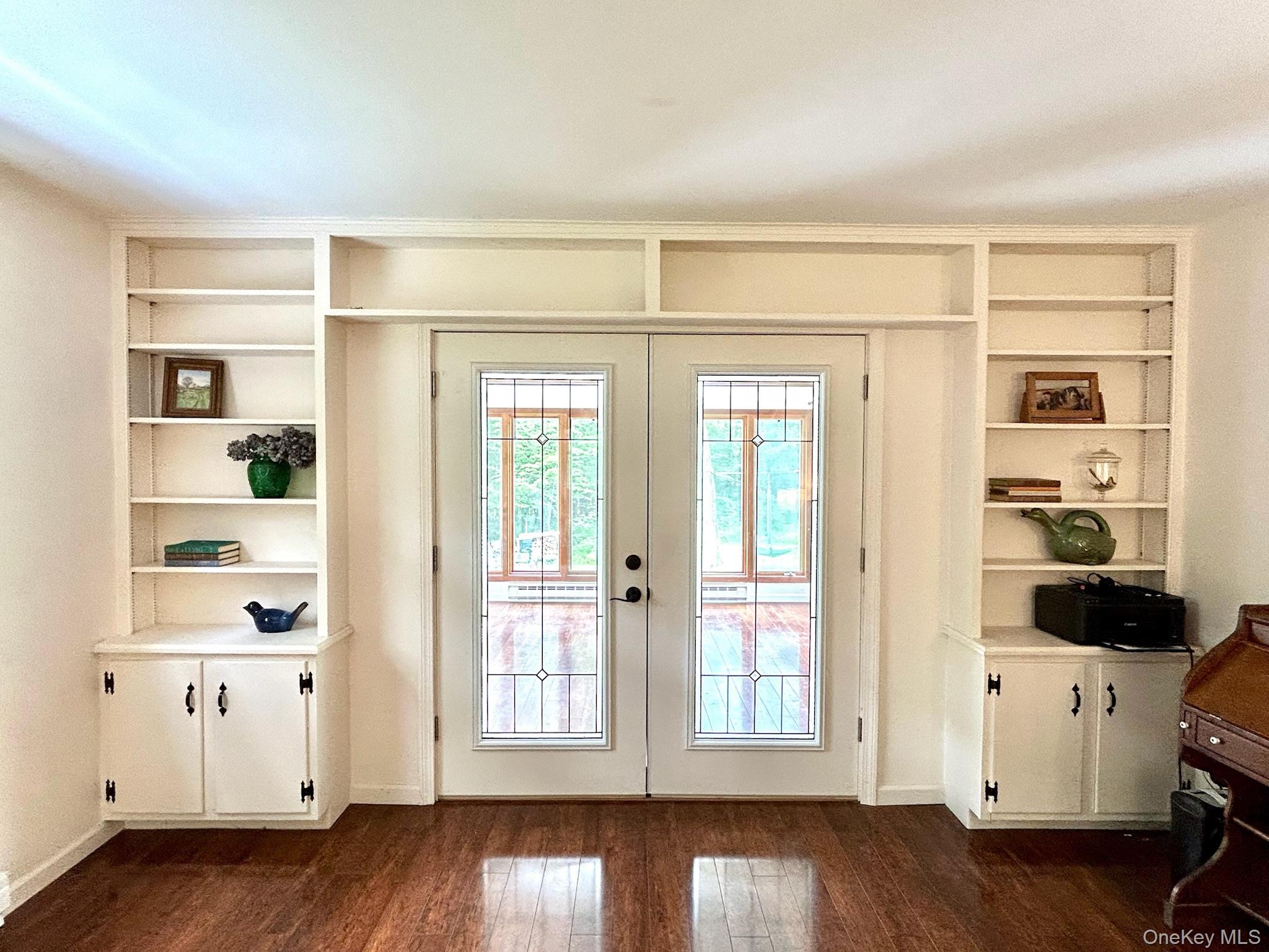 230 Middle Road – For Sale photo 13