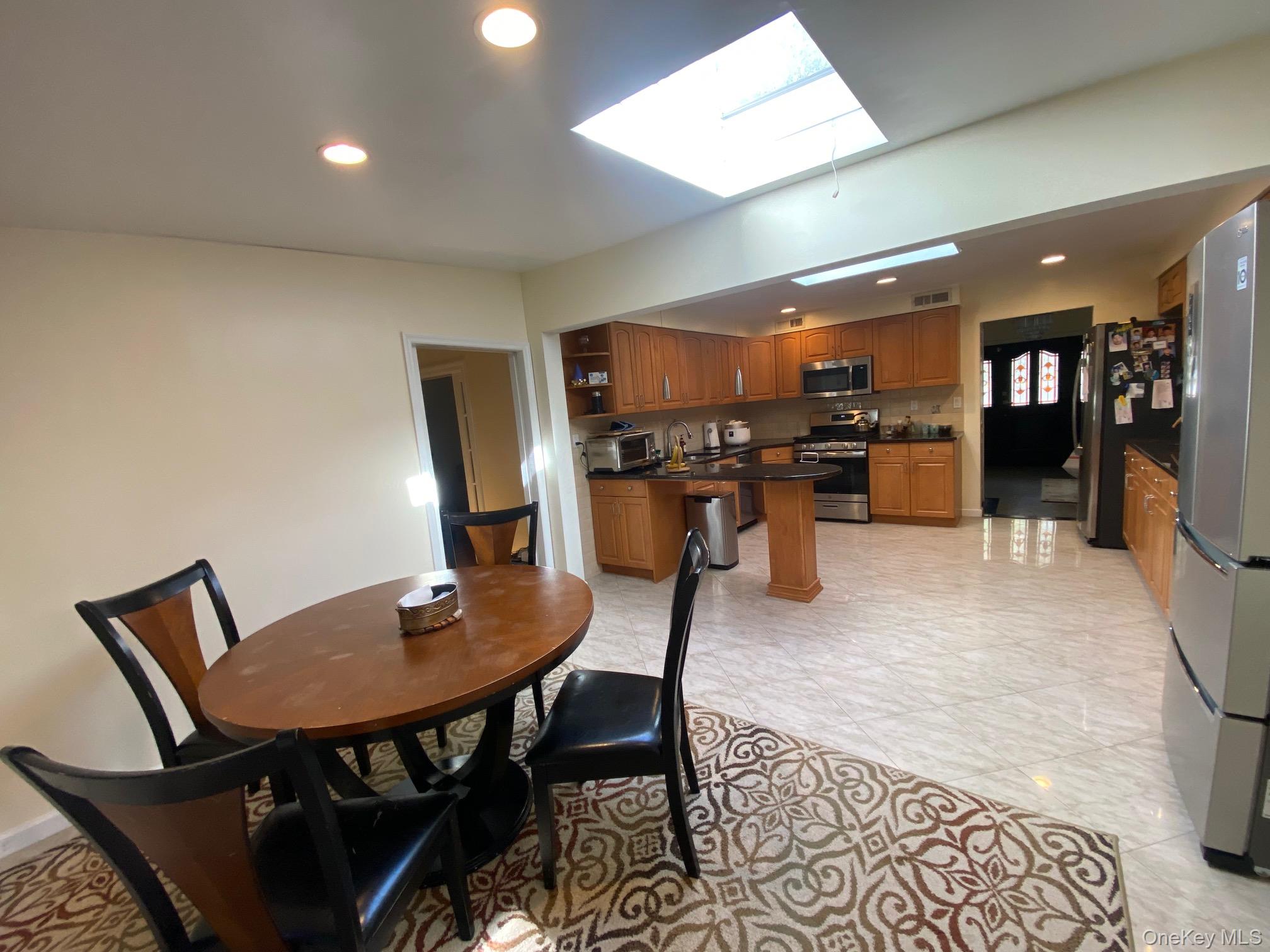 12 Russell Woods Road – For Sale photo 10