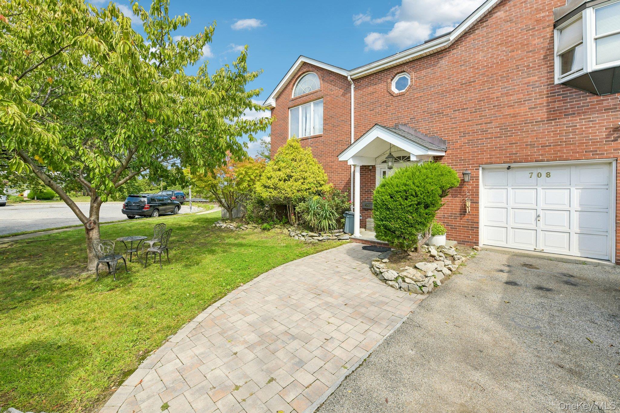 708 Park Lane – For Sale photo 4
