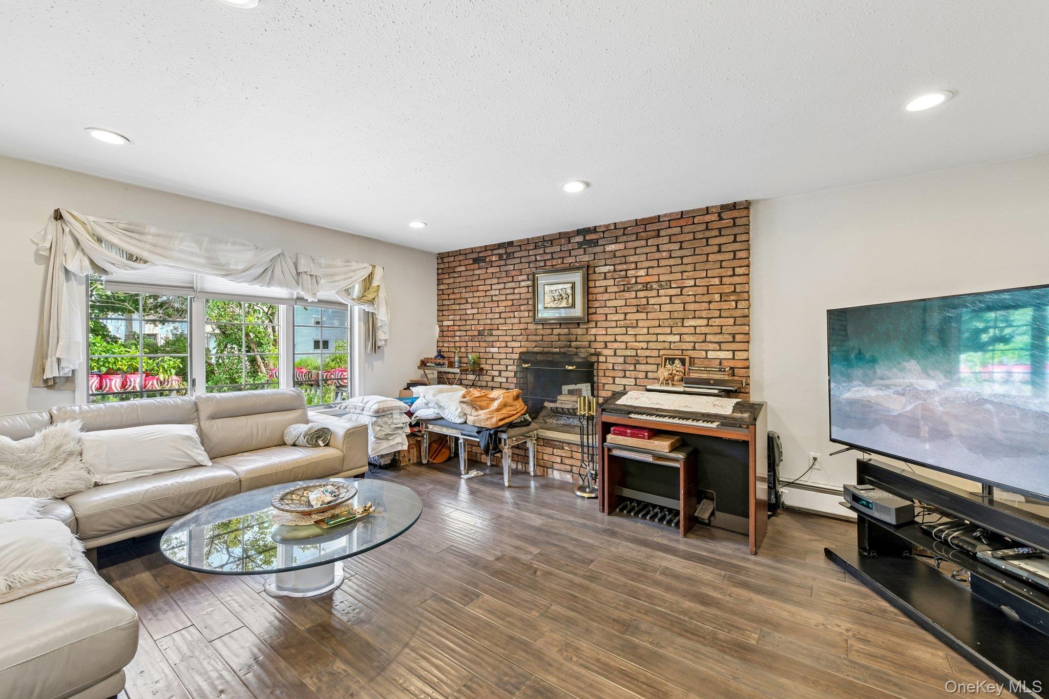 708 Park Lane – For Sale photo 10