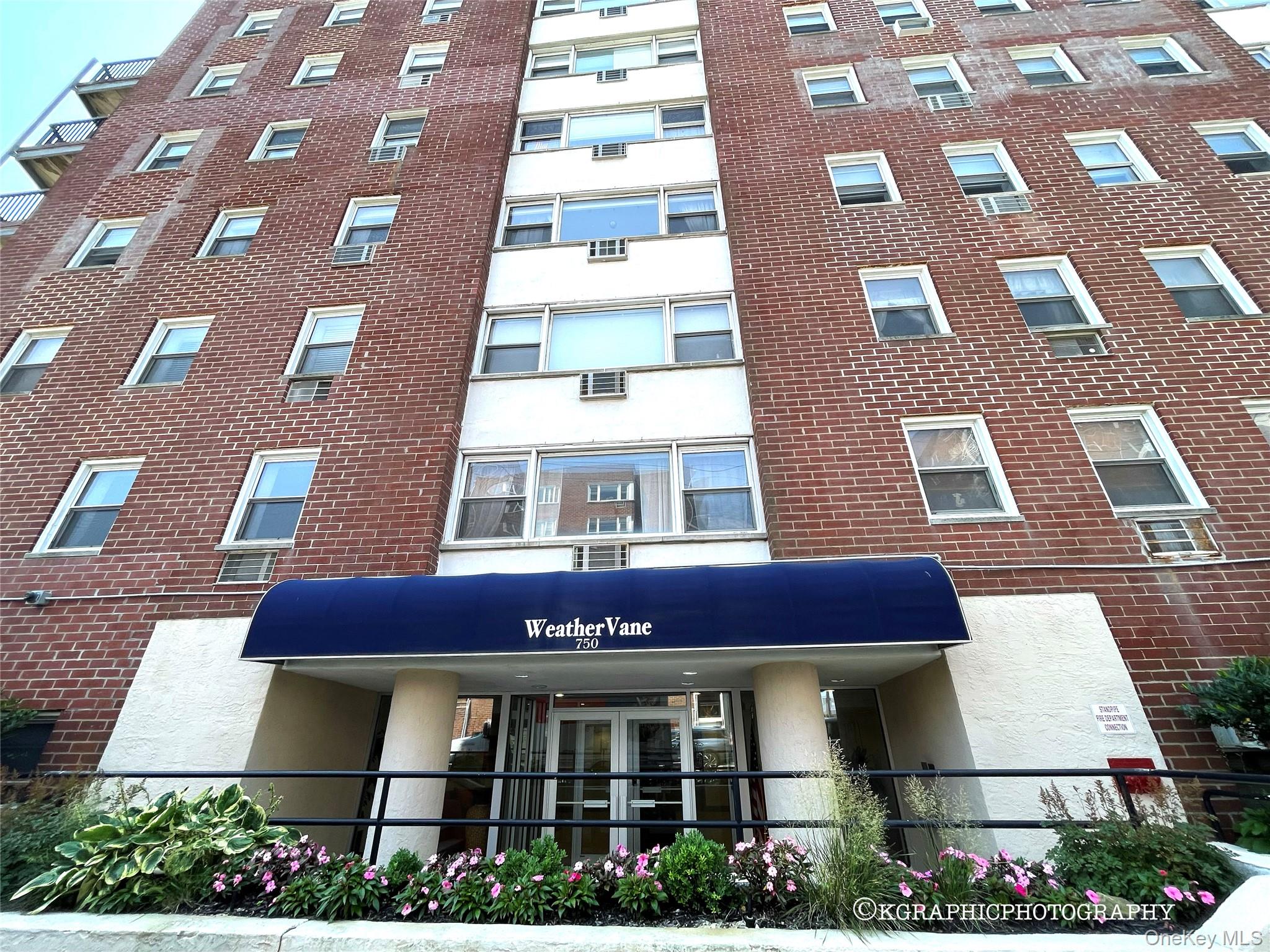750 Shore Road, Unit 1H  2nd fl