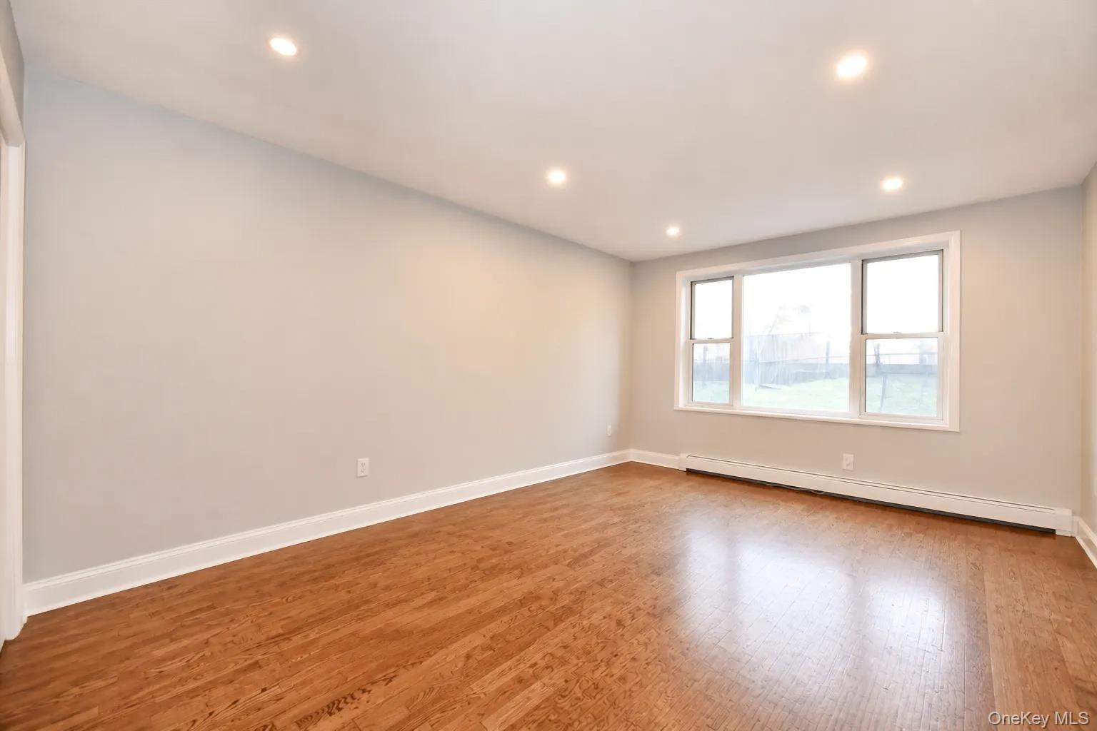 195 S MIDDLE NECK Road, Unit 1-F photo 3