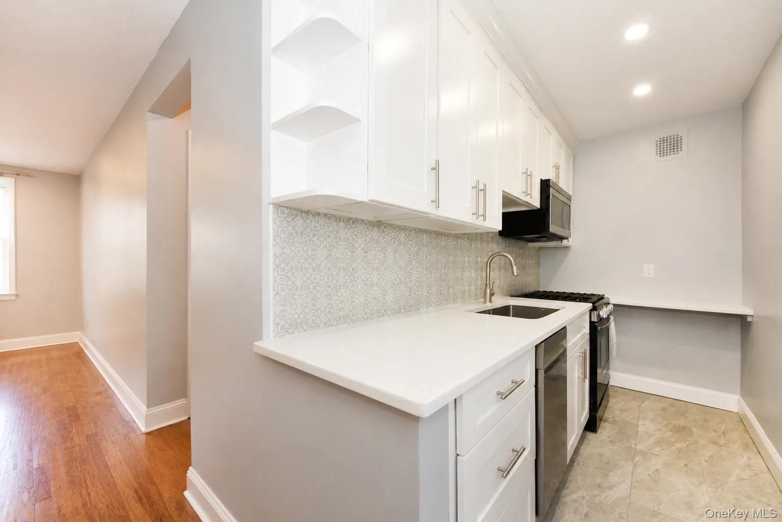 195 S MIDDLE NECK Road, Unit 1-F photo 5