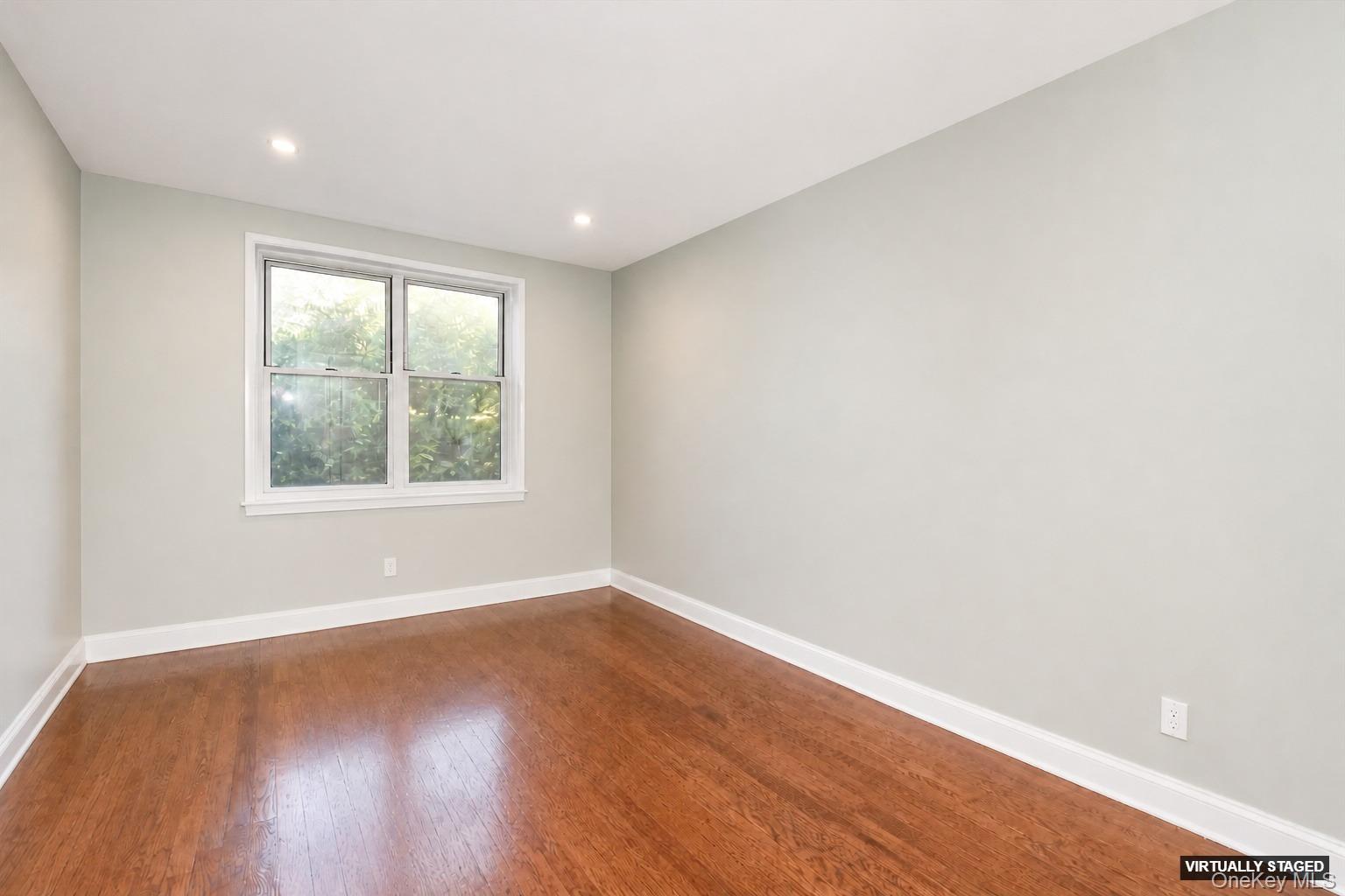 195 S MIDDLE NECK Road, Unit 1-F photo 8