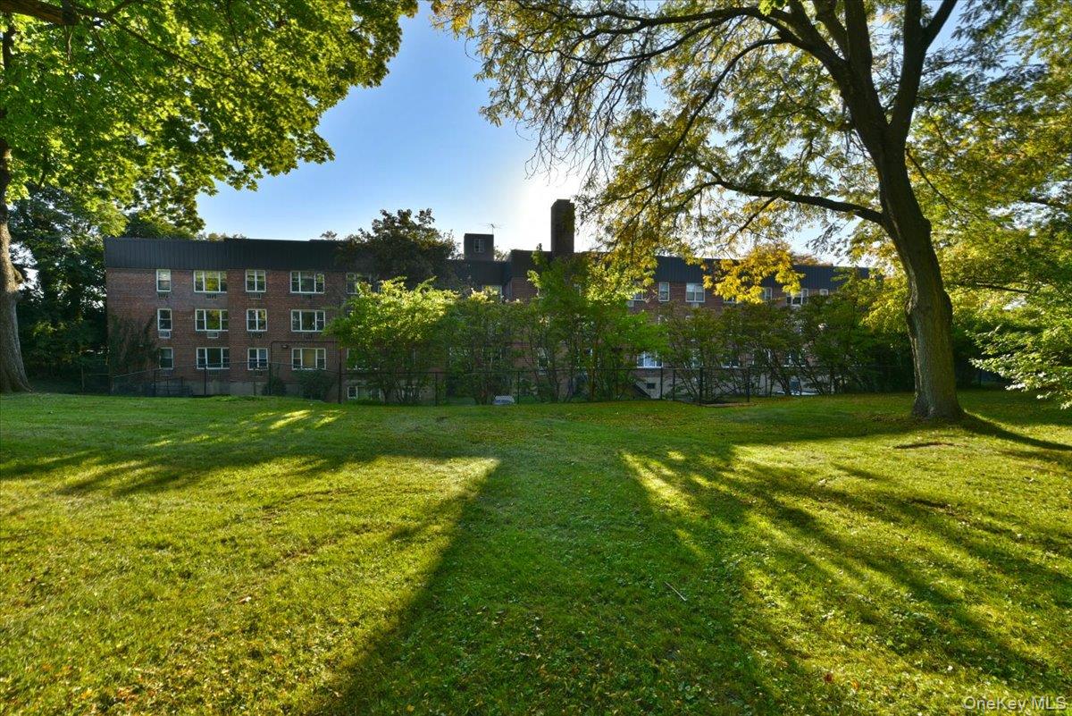 195 S MIDDLE NECK Road, Unit 1-F photo 14