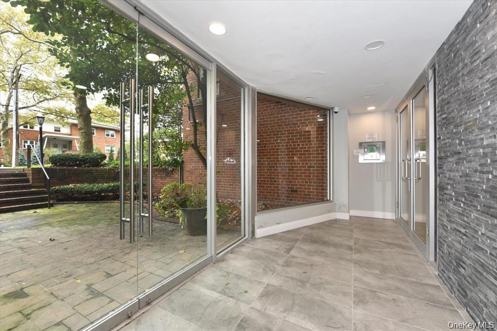 195 S MIDDLE NECK Road, Unit 1-F photo 11