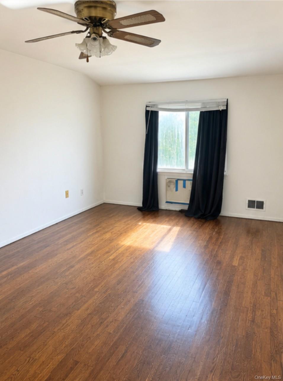 886 Rensselaer Avenue – For Sale photo 3
