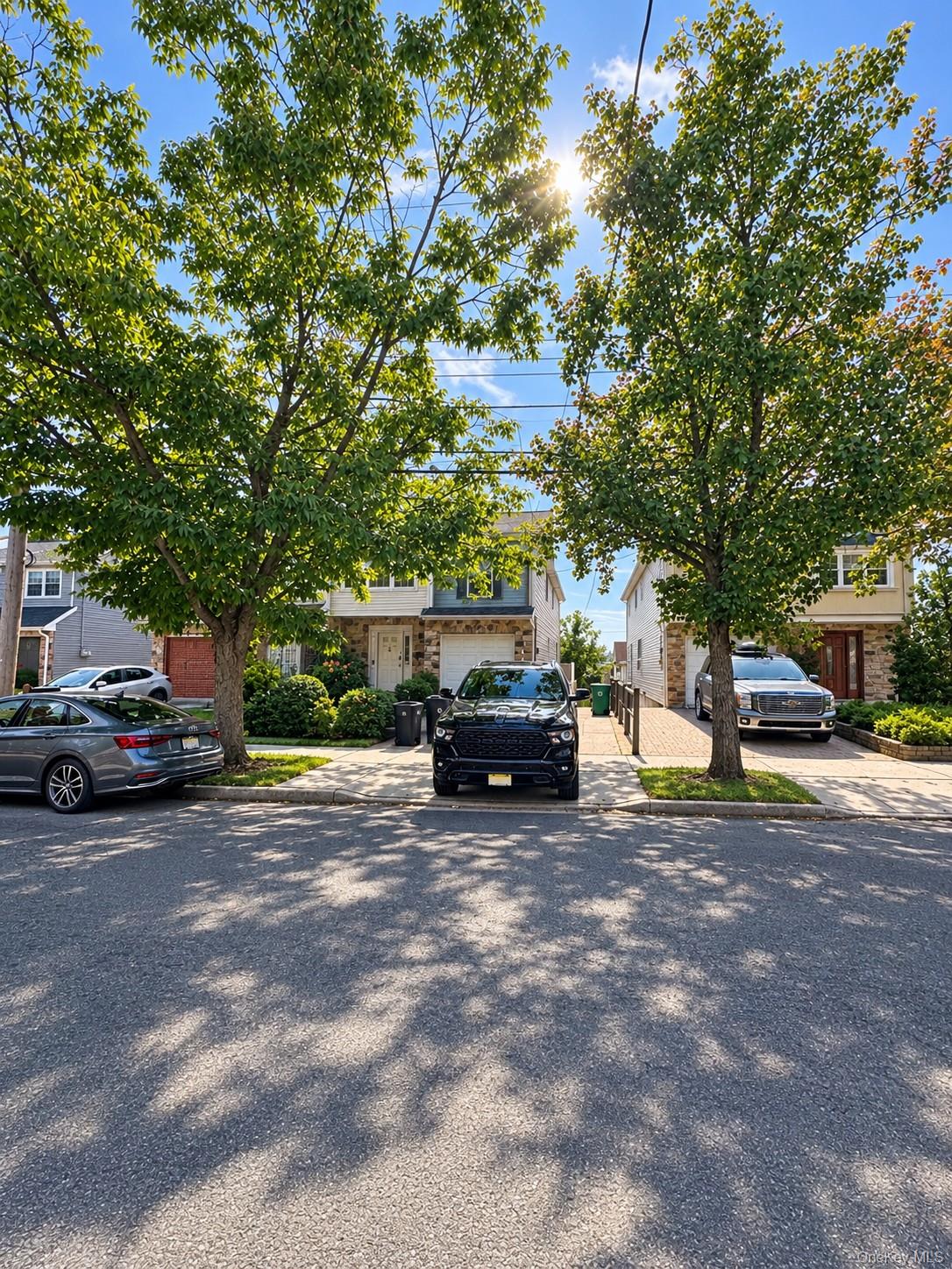 886 Rensselaer Avenue – For Sale