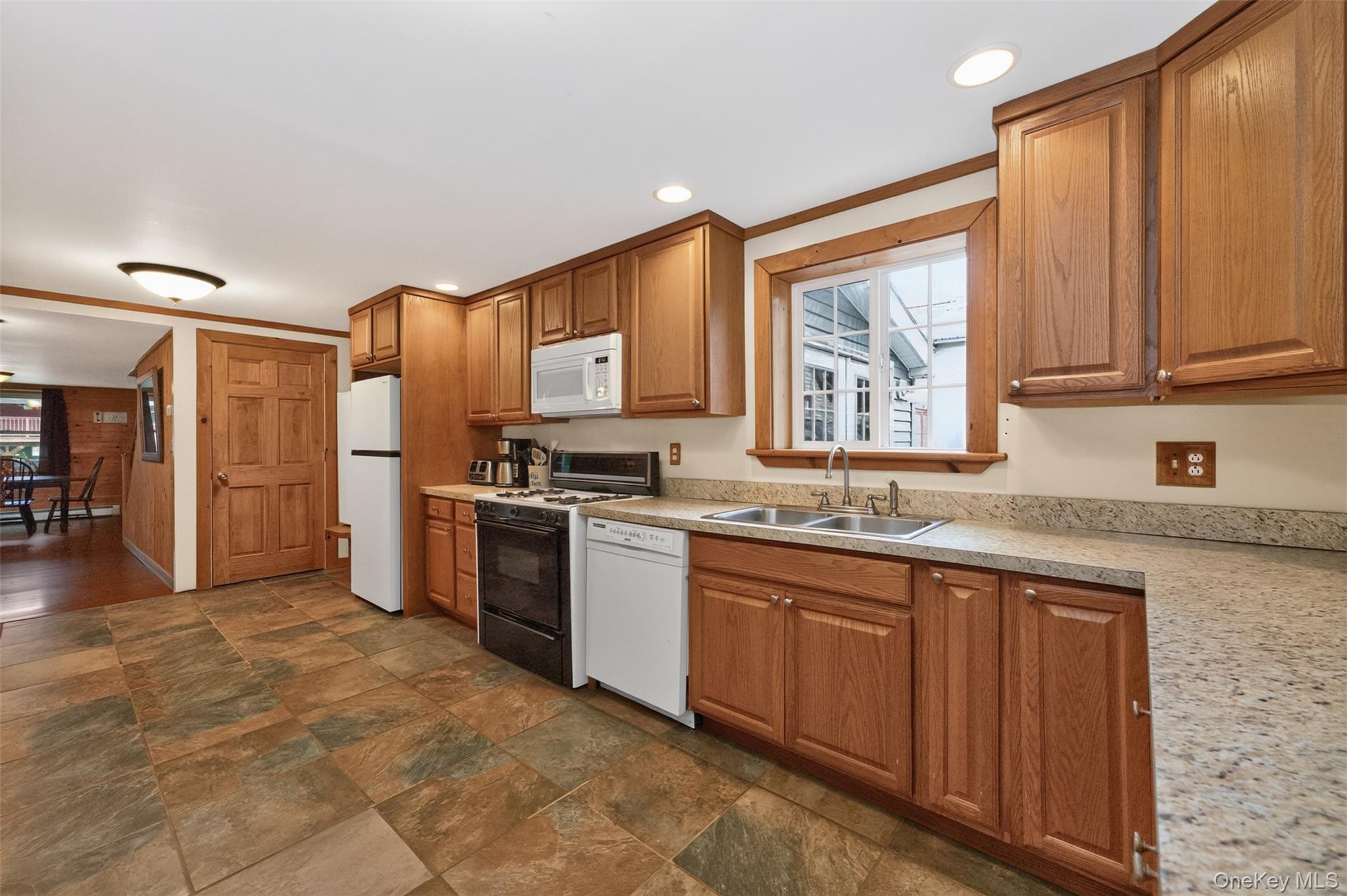14601 Main Street – For Sale photo 3