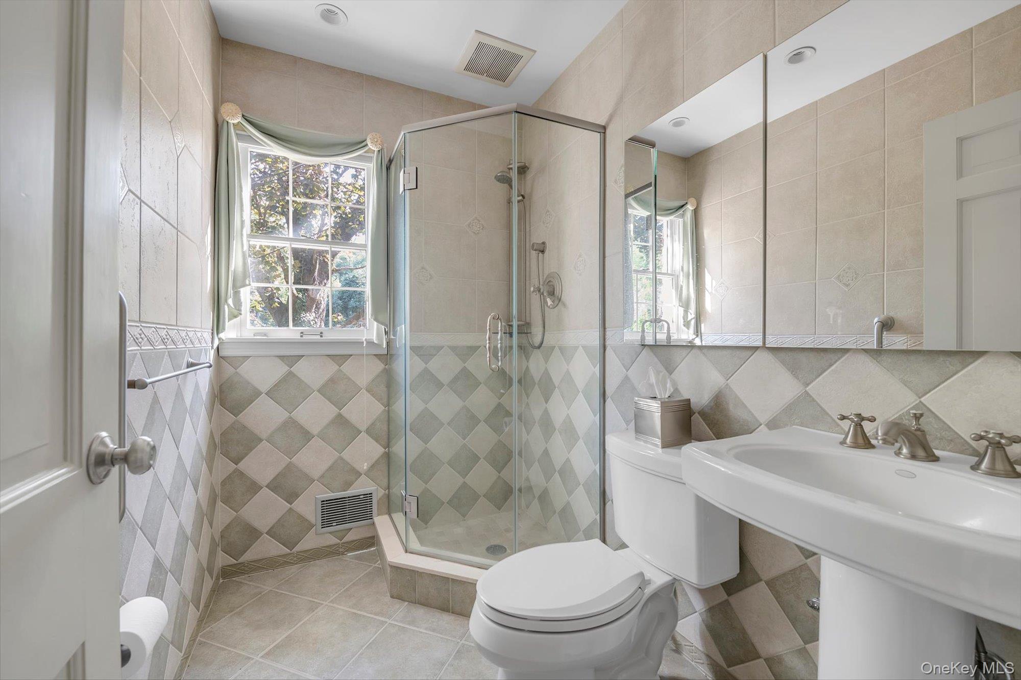 14 Oak Lane – For Rent photo 20