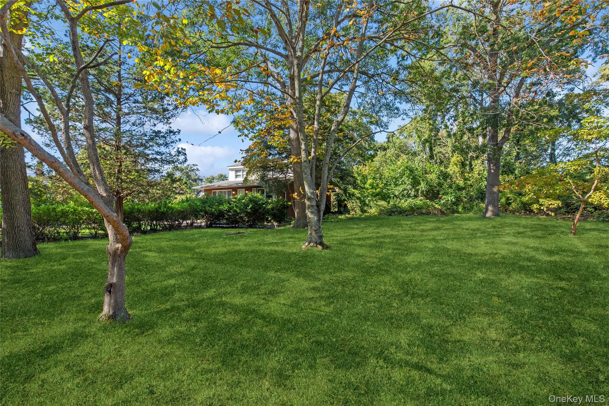 9 Plandome Place – For Sale photo 3