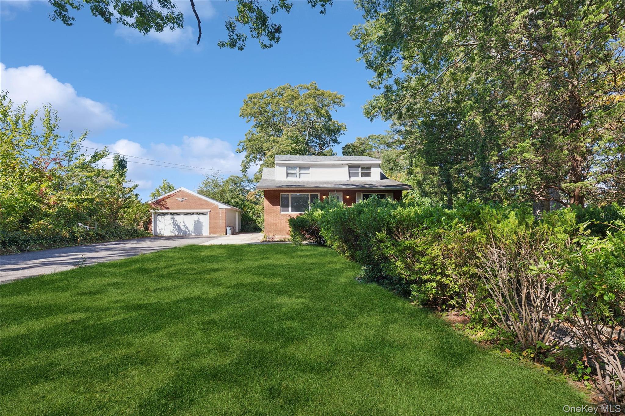9 Plandome Place – For Sale photo 2