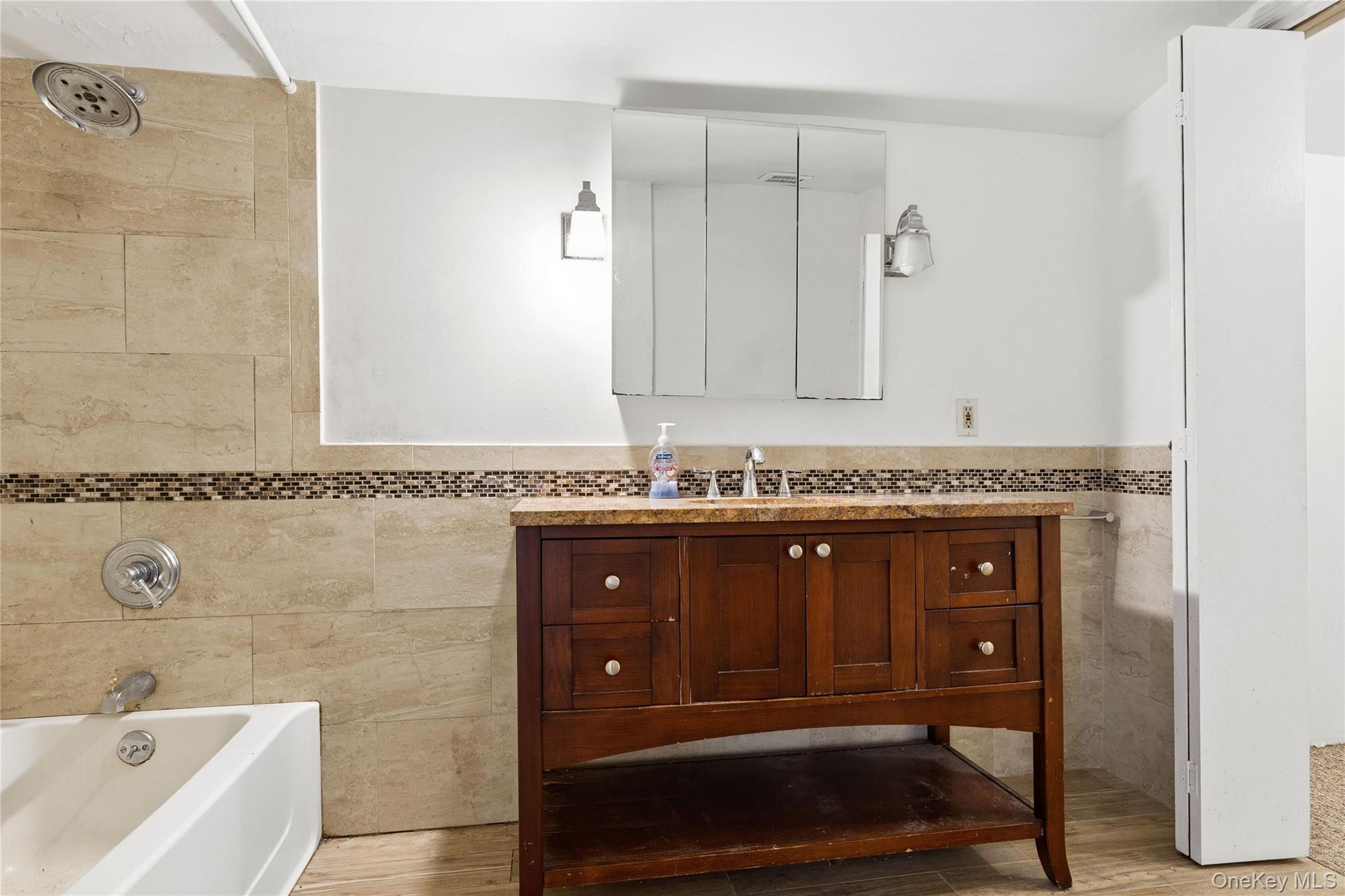9 Plandome Place – For Sale photo 18