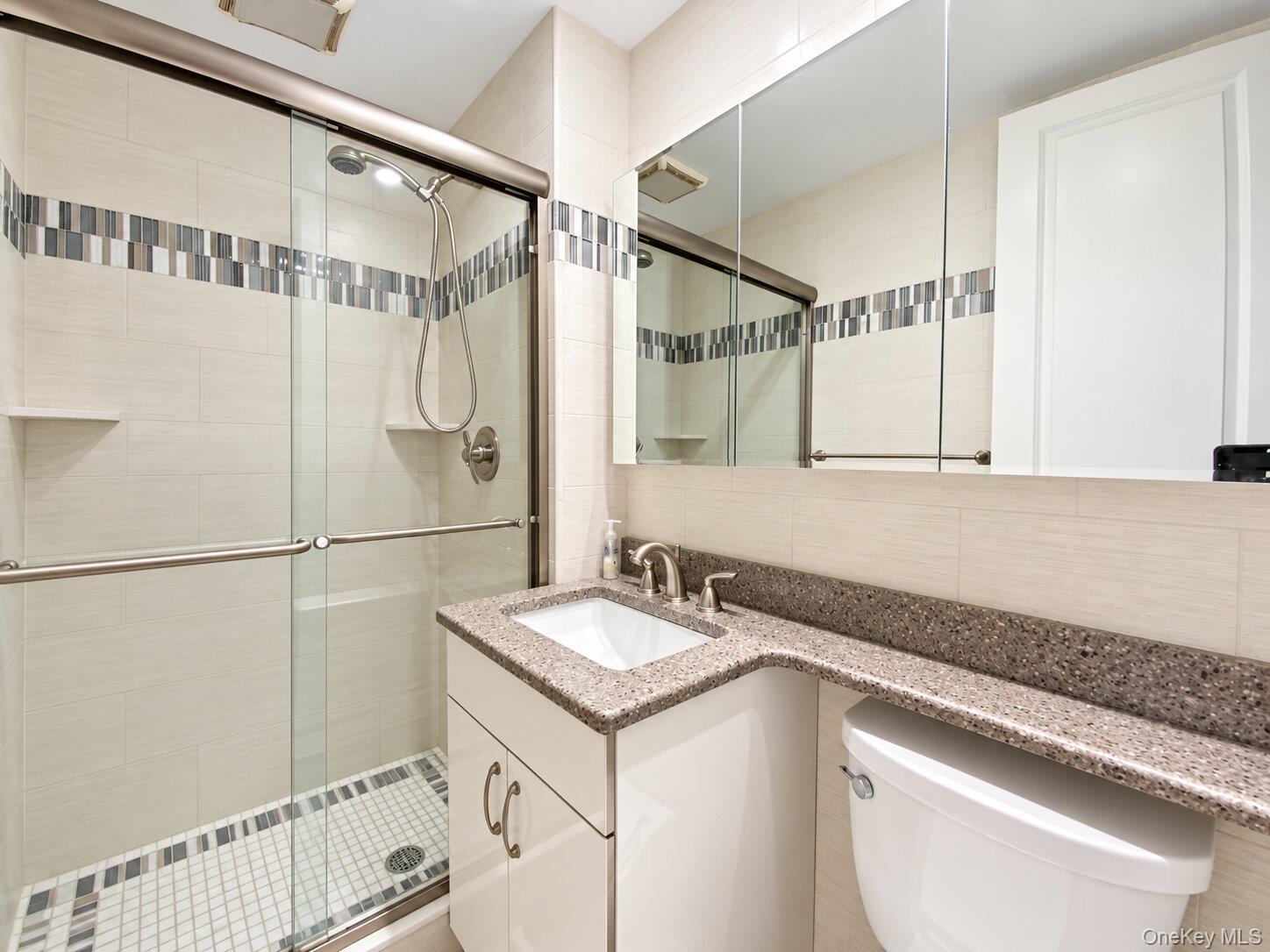 27010 Grand Central Parkway, Unit 28H photo 15