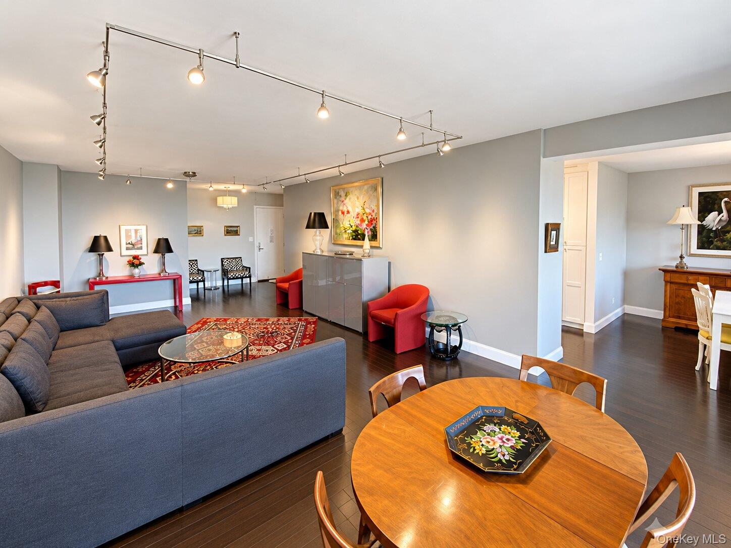 27010 Grand Central Parkway, Unit 28H photo 4