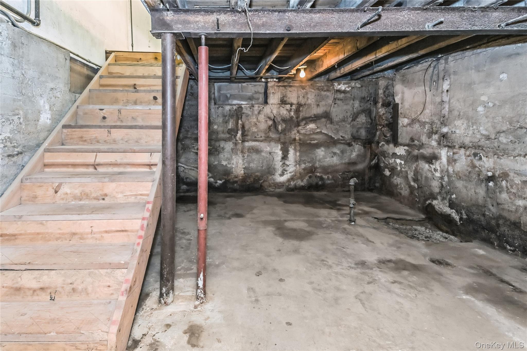 816 Hempstead Turnpike – For Rent photo 7