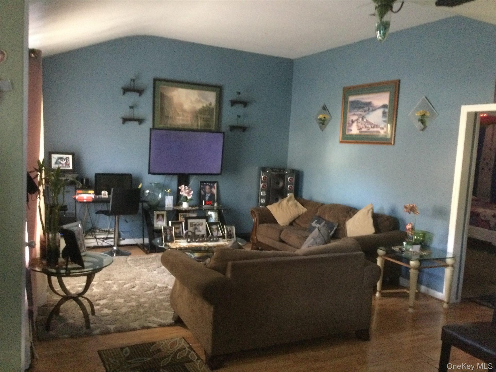 438 Mayflower Avenue – For Sale photo 2