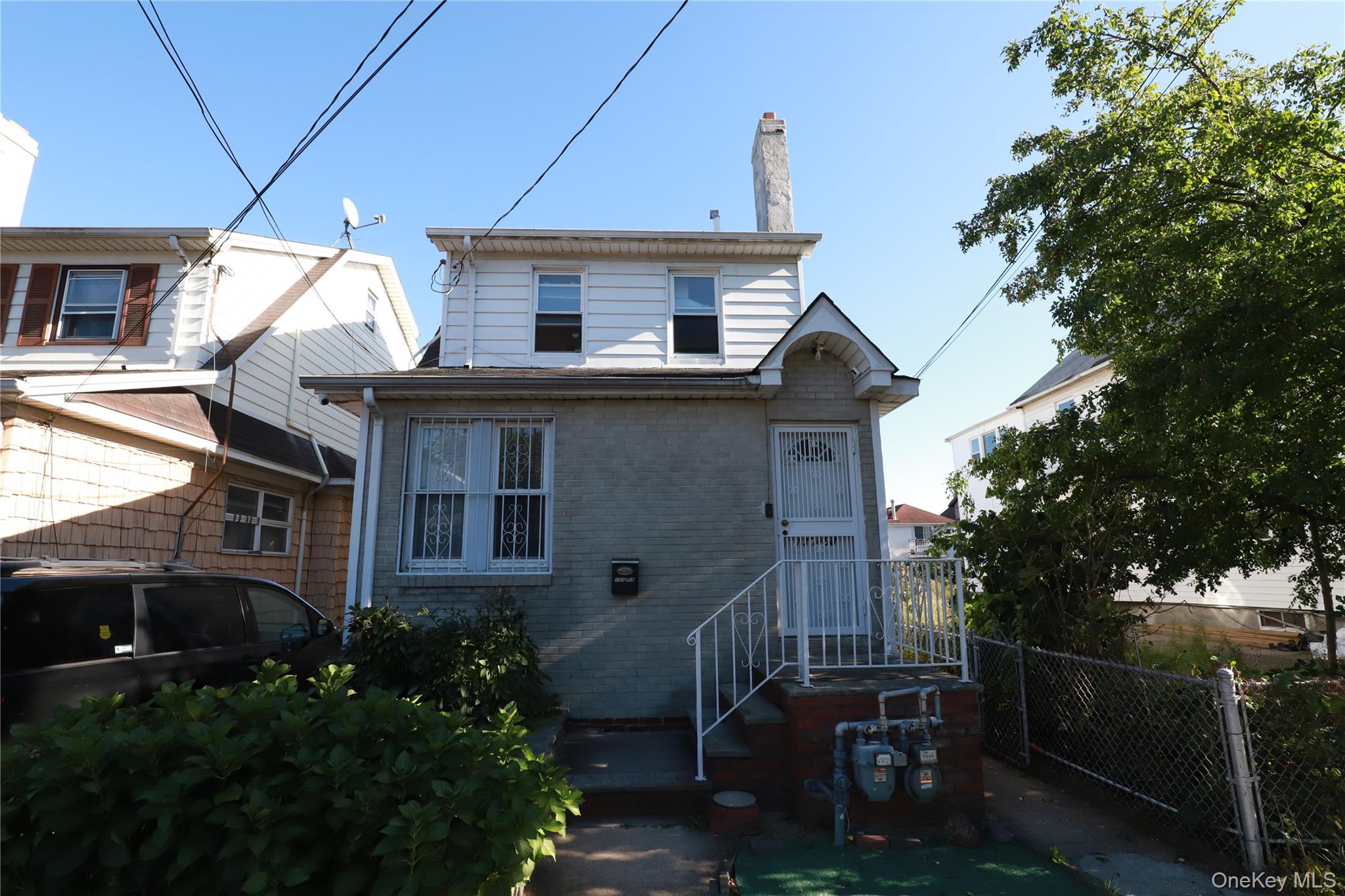 137-58 Kalmia Avenue – For Sale
