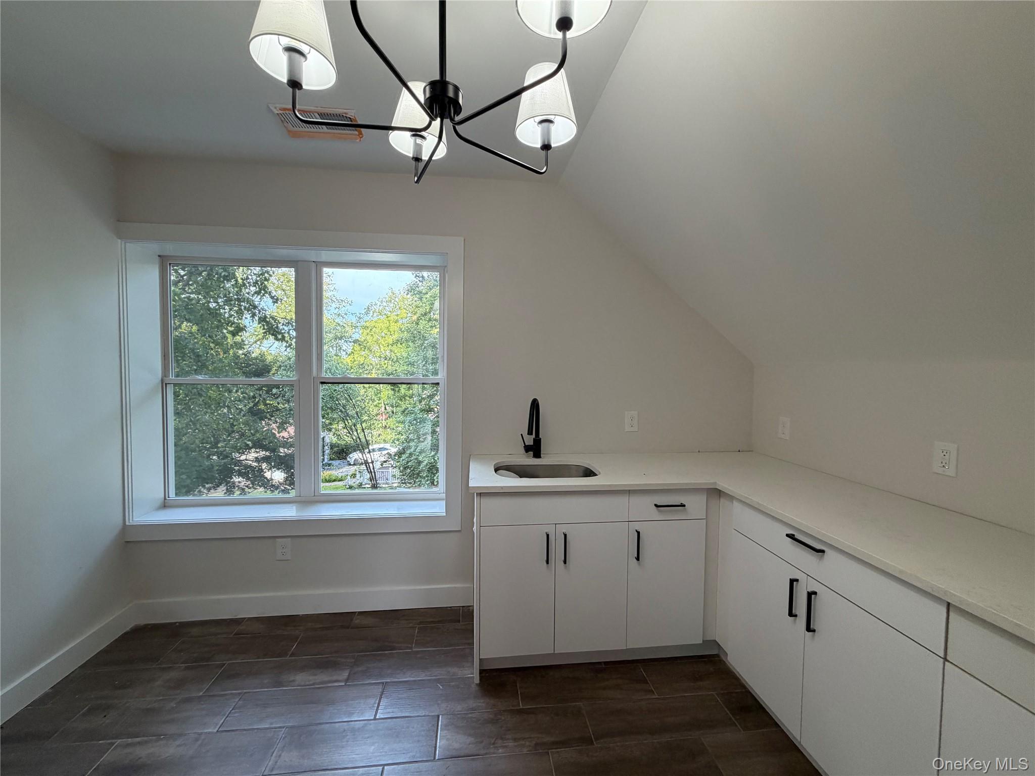 55 Bona Ventura Avenue, Unit 2 photo 10
