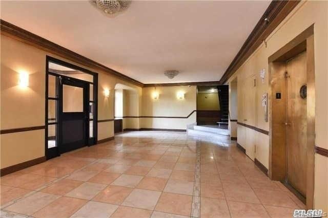 3591 161st Street, Unit 3B photo 2