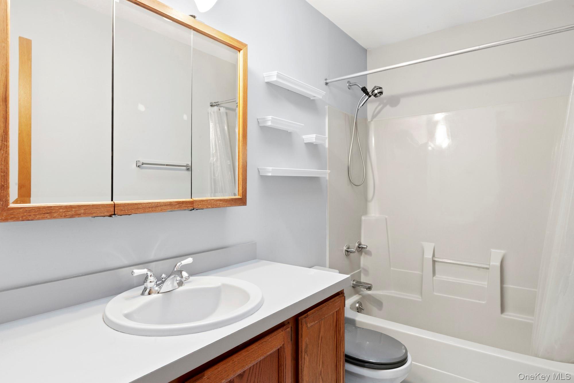 2380 Laurel Avenue – For Sale photo 8