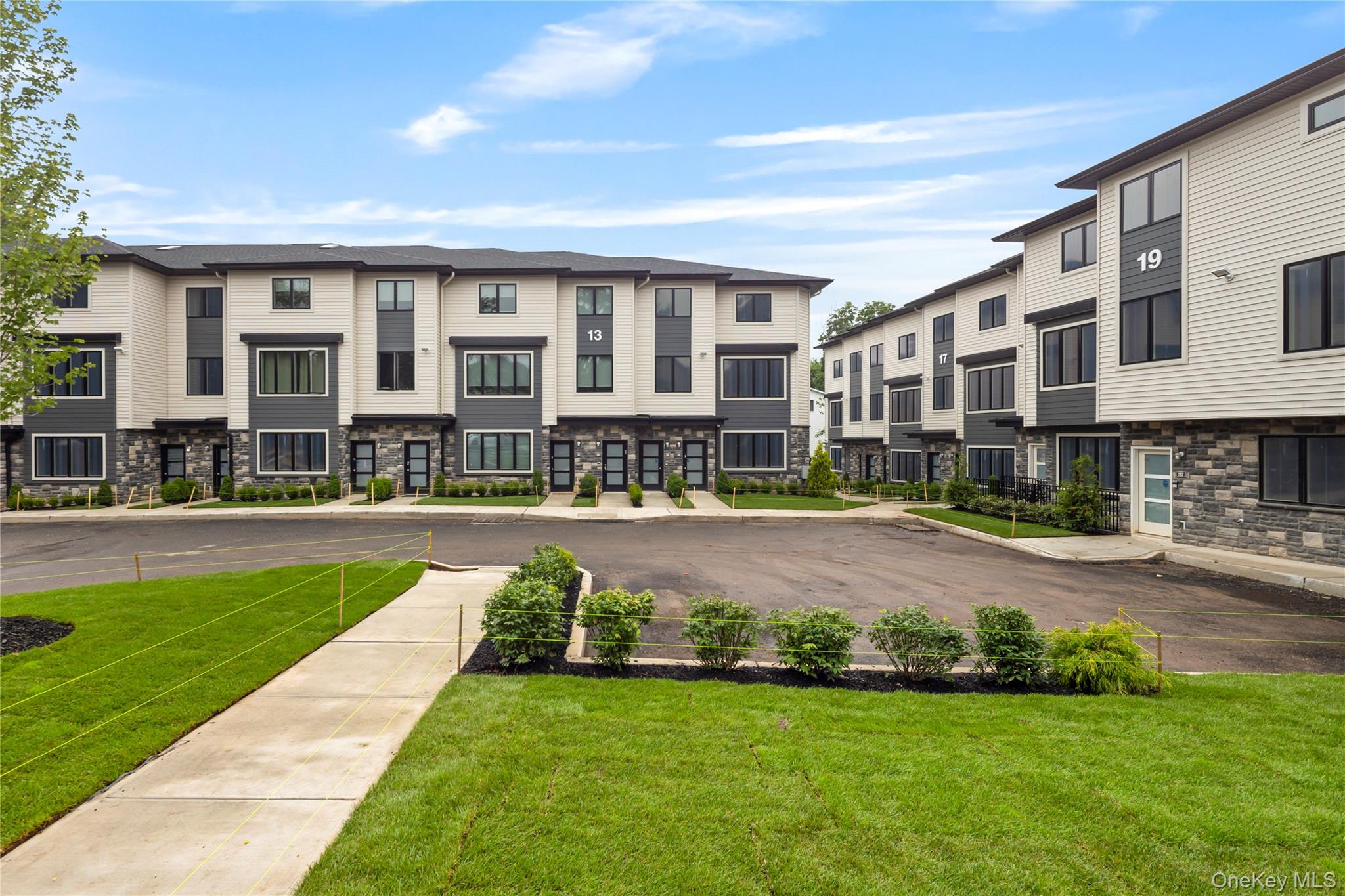 17 Lazer Court, Unit 111