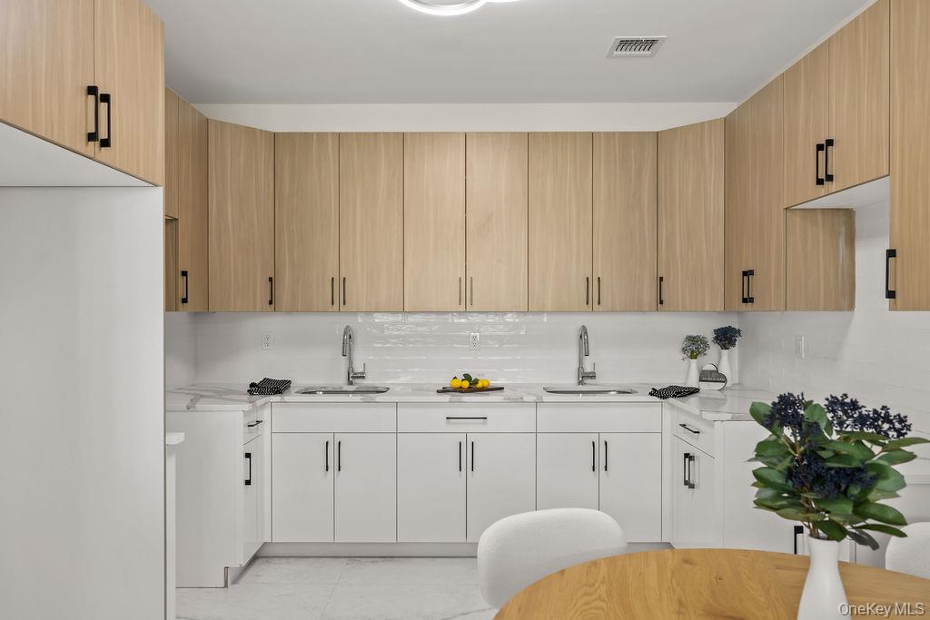 17 Lazer Court, Unit 111 photo 7