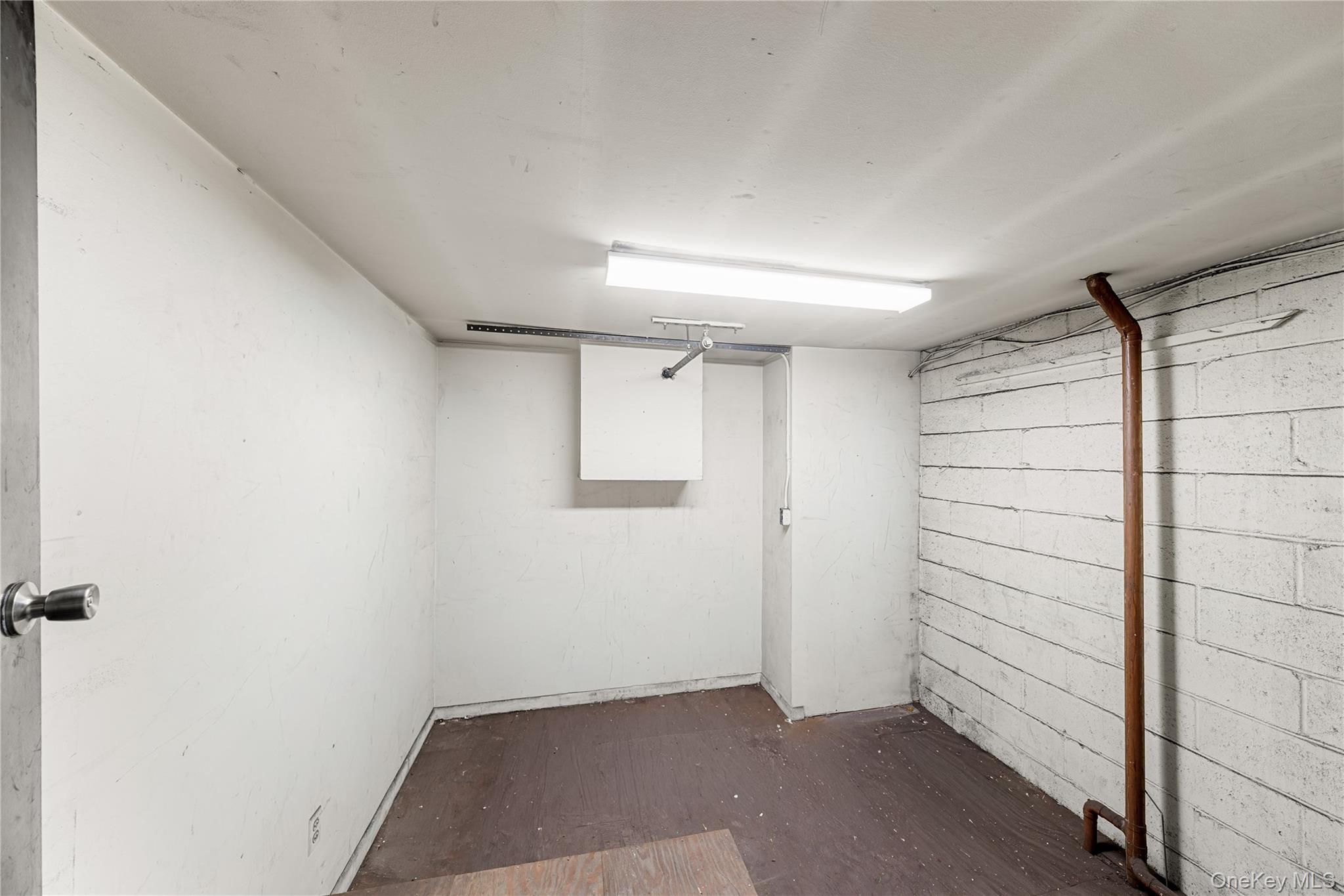187 Herricks Road – For Rent photo 23