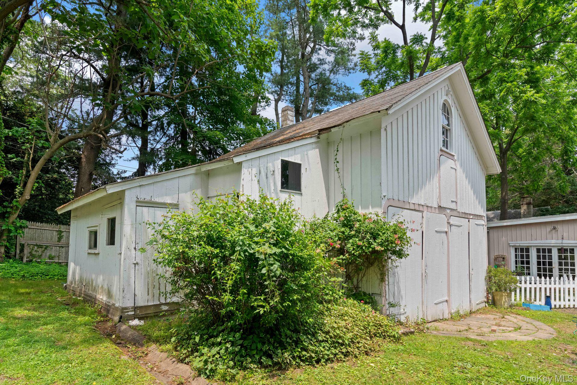 383 W Neck Road – For Sale photo 30