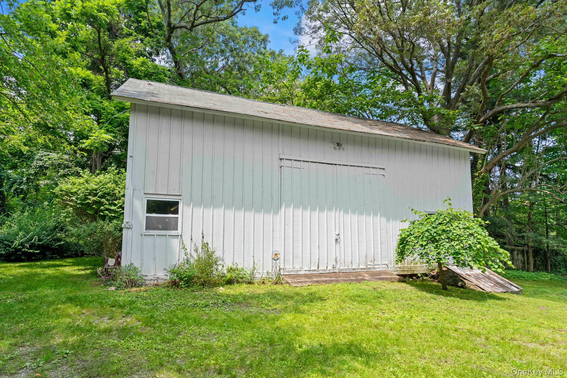 383 W Neck Road – For Sale photo 24