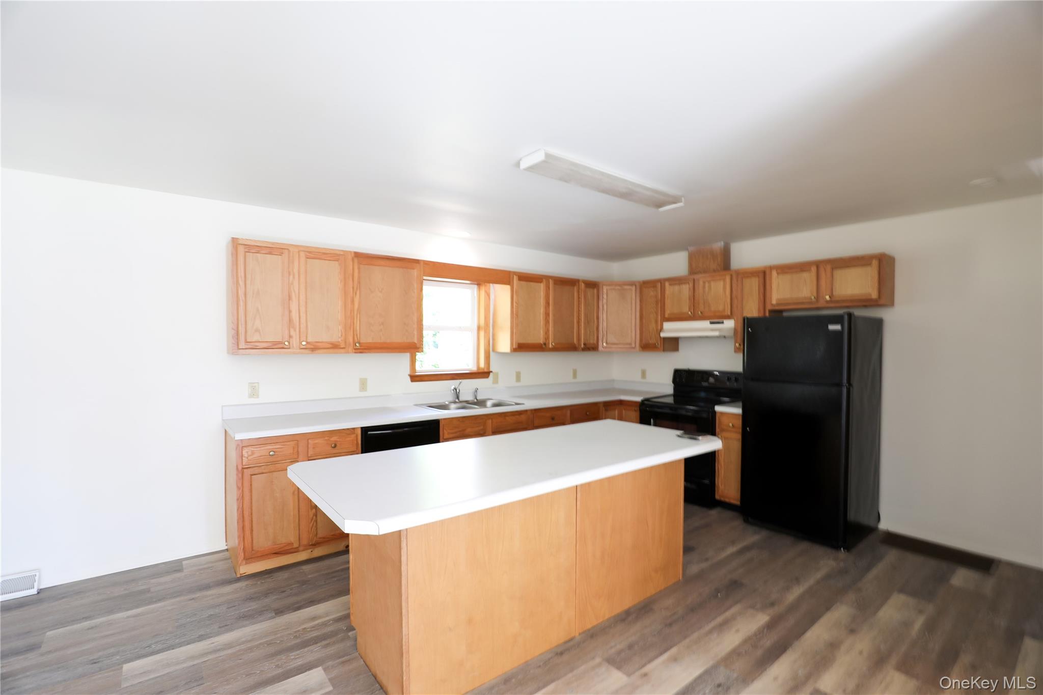 217 Hasbrouck Avenue, Unit B photo 3