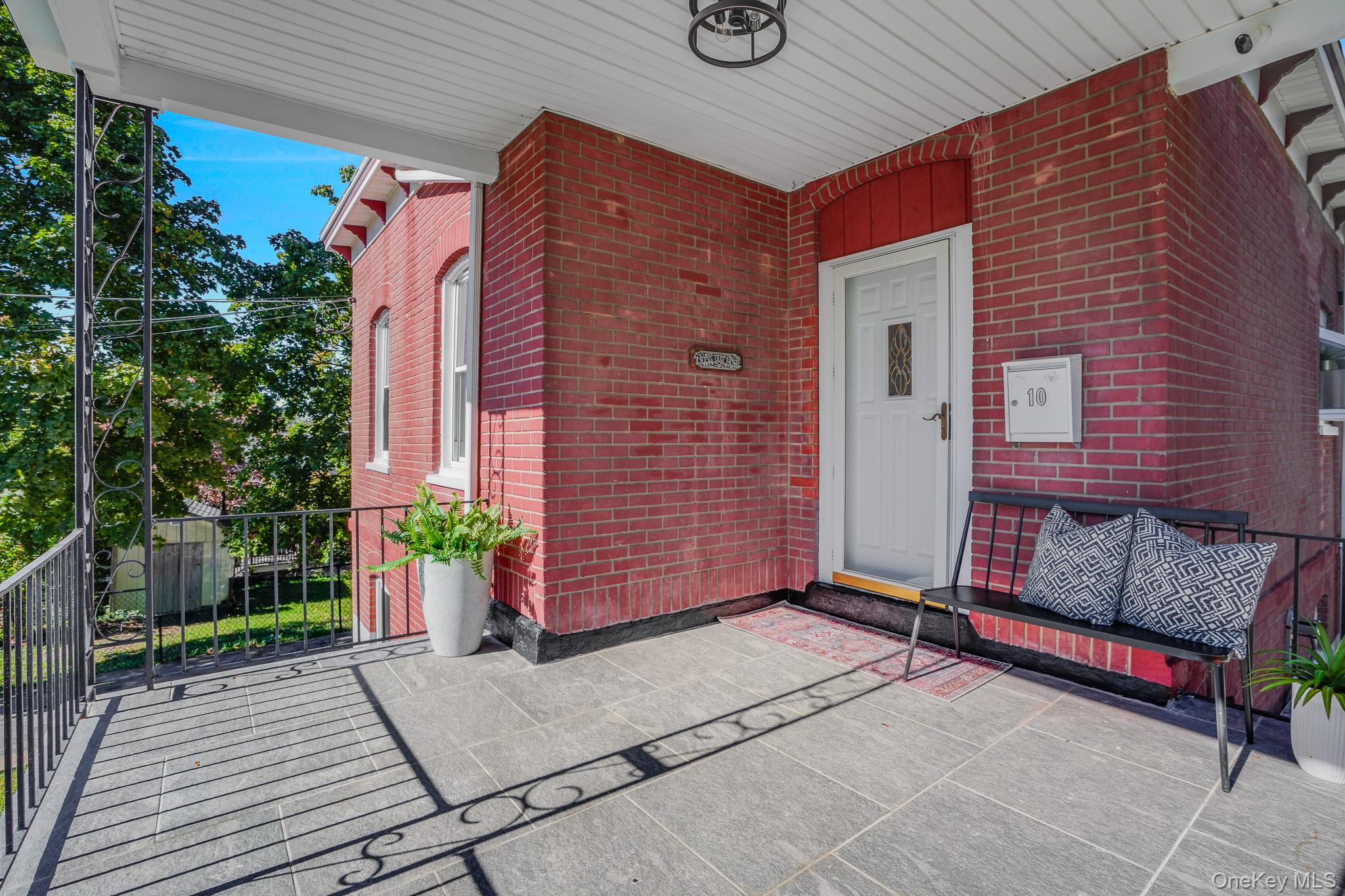 10 Robinson Street – For Sale photo 28
