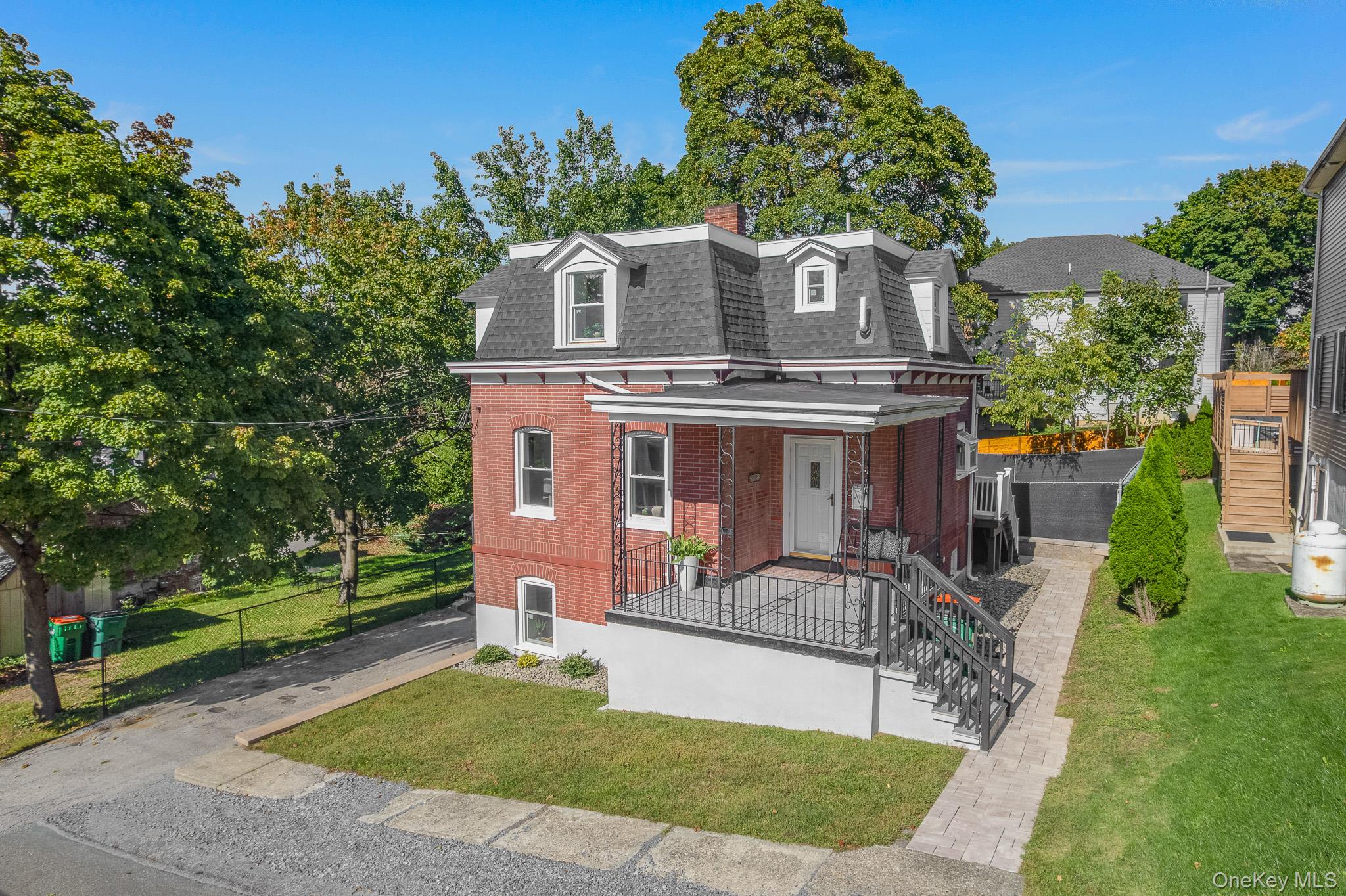 10 Robinson Street – For Sale photo 2