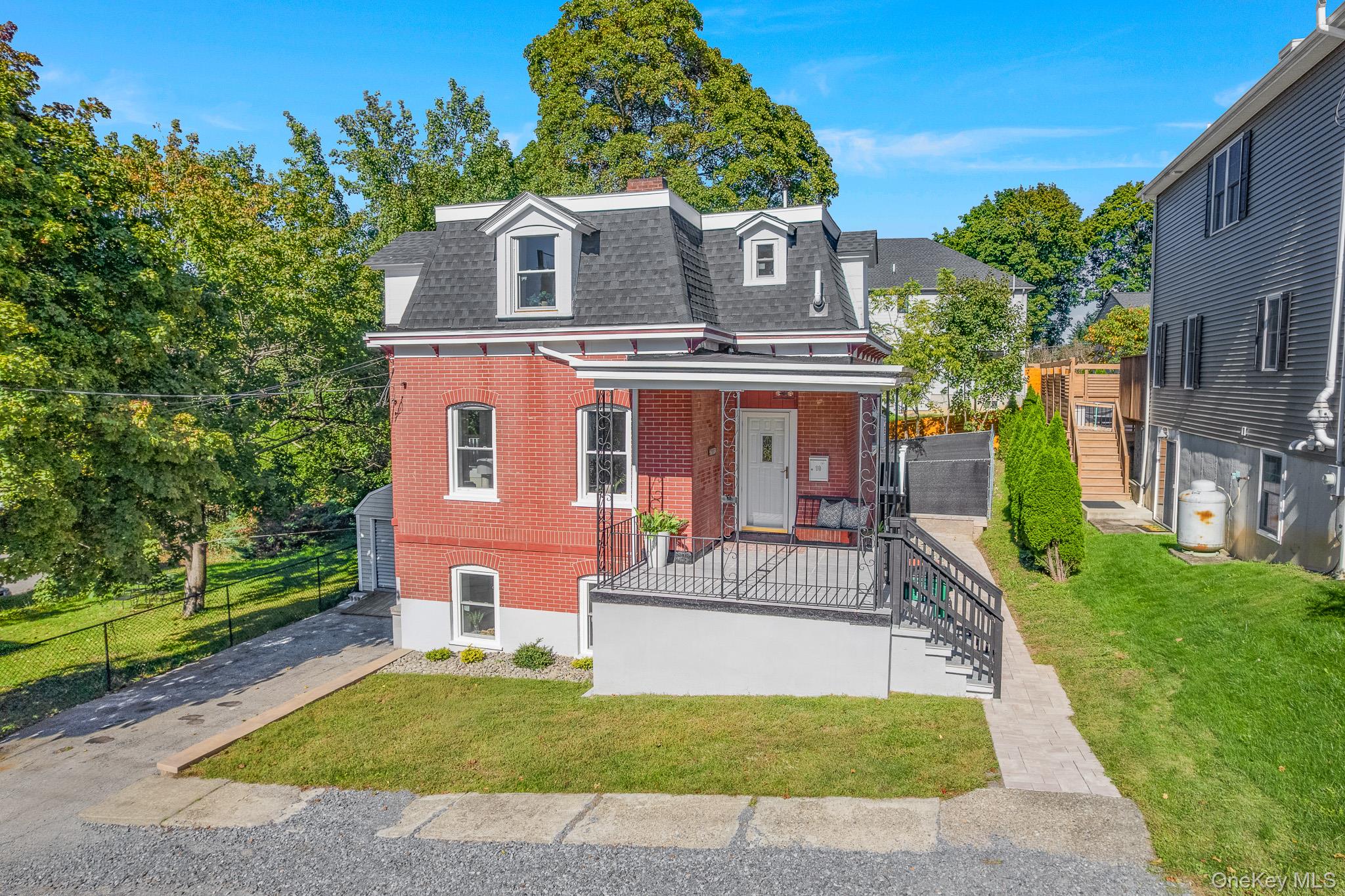 10 Robinson Street – For Sale