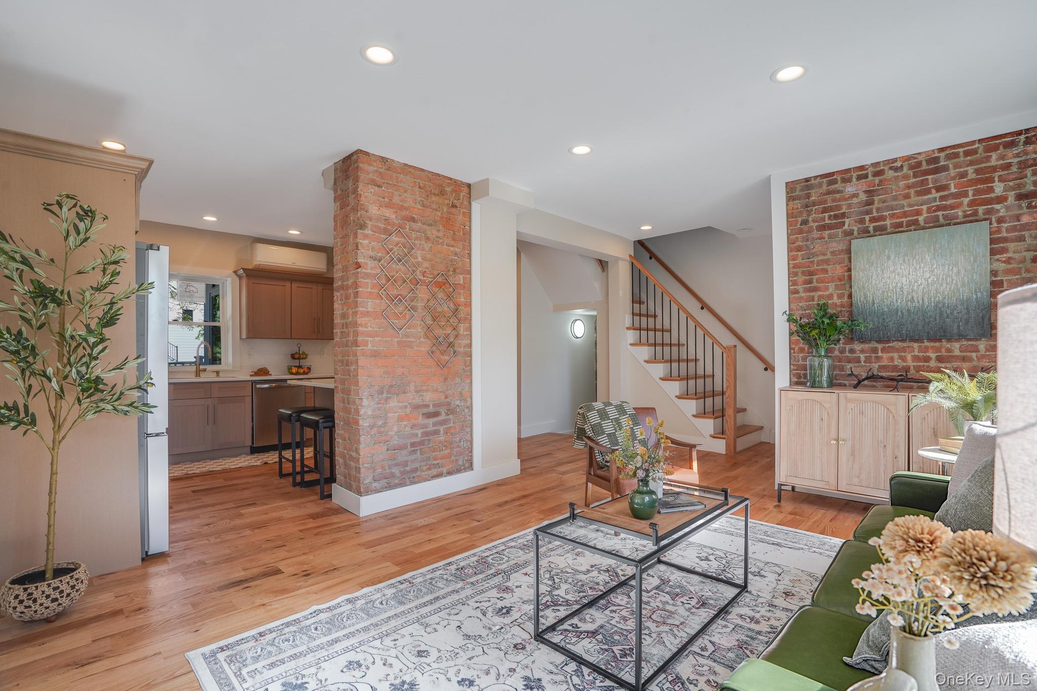 10 Robinson Street – For Sale photo 6