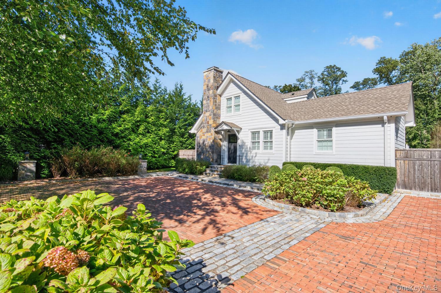 25 Old Northport Road – For Sale