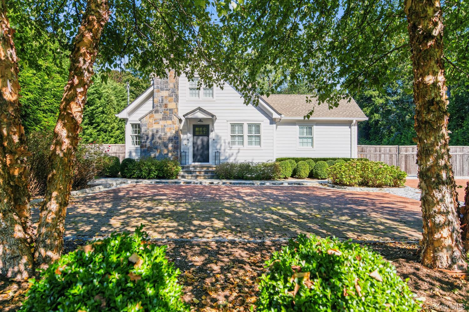 25 Old Northport Road – For Sale photo 2