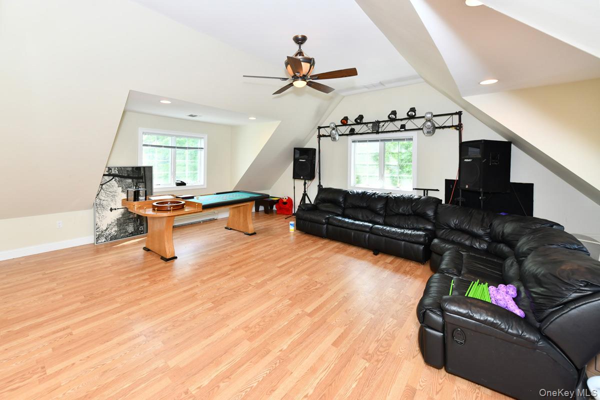 42 Willow Tree Road – For Rent photo 22