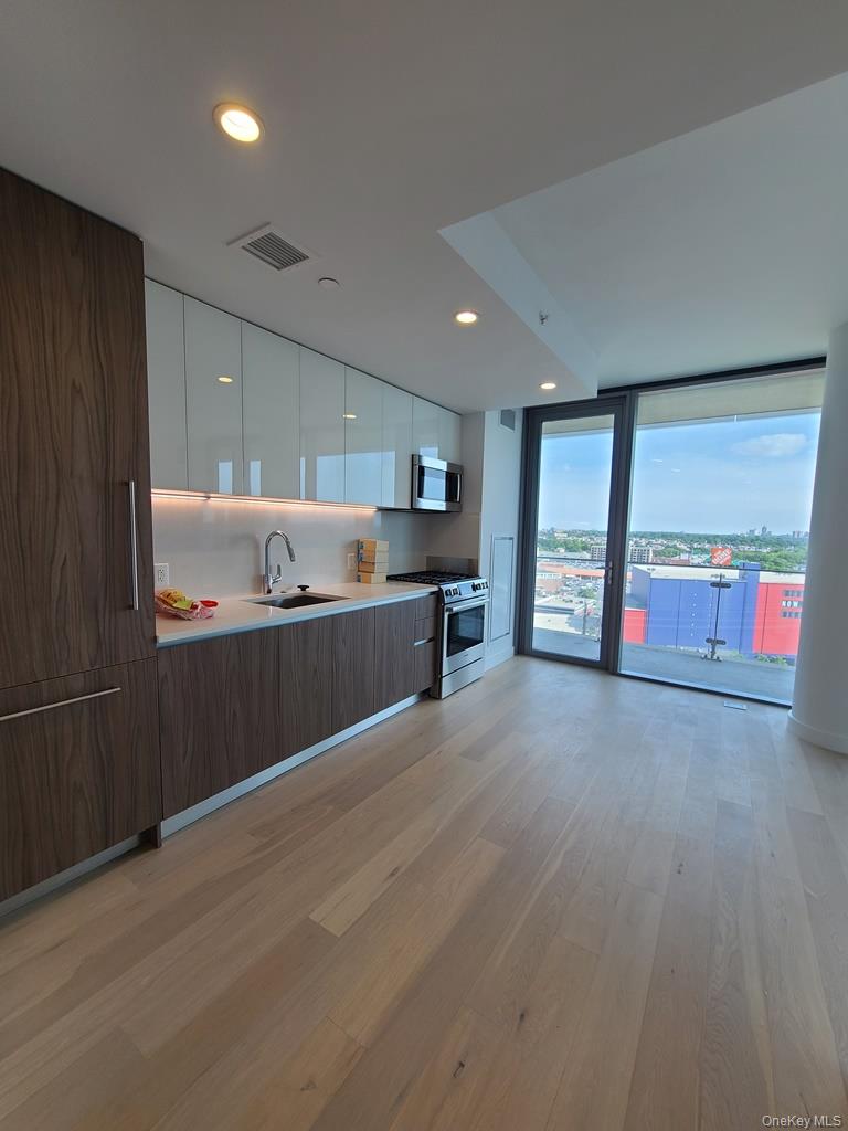 131-01 40th Road, Unit 16P photo 2