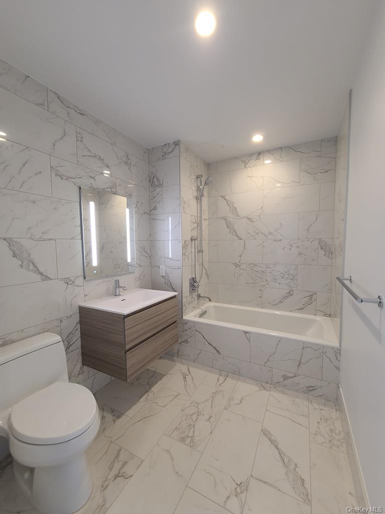 131-01 40th Road, Unit 16P photo 4
