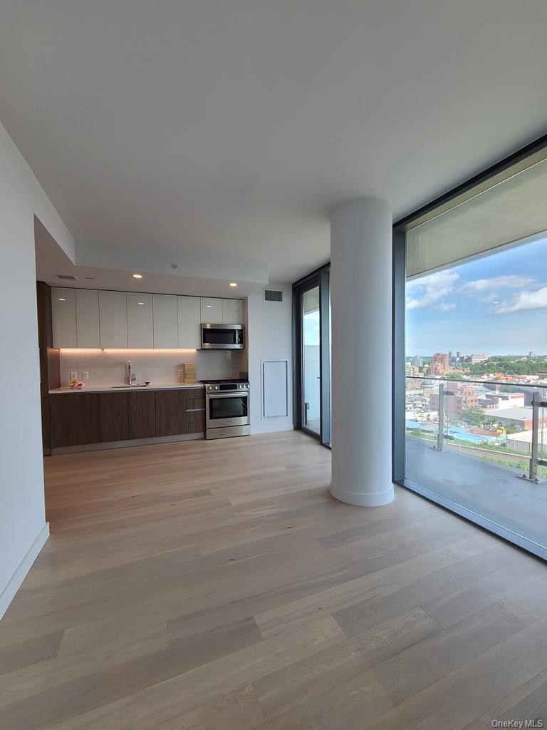 131-01 40th Road, Unit 16P photo 5