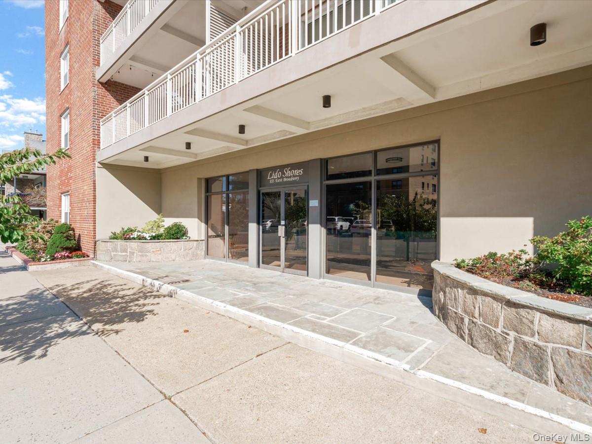 855 E Broadway, Unit 6H