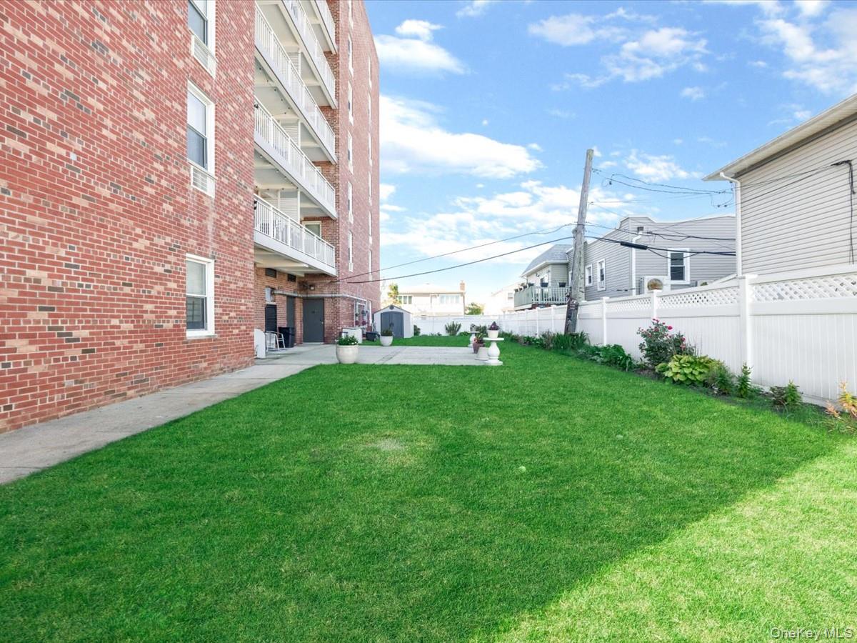 855 E Broadway, Unit 6H photo 23
