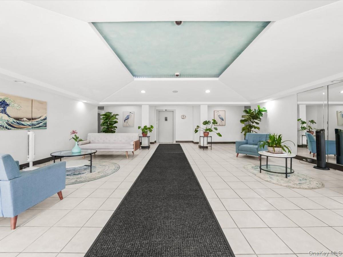 855 E Broadway, Unit 6H photo 3