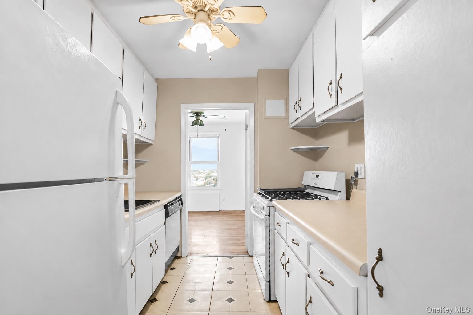 855 E Broadway, Unit 6H photo 11