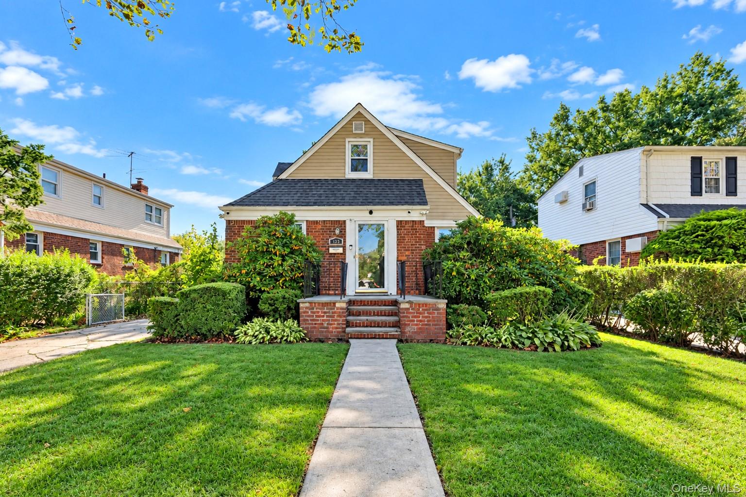 135 Sperry Boulevard – For Sale