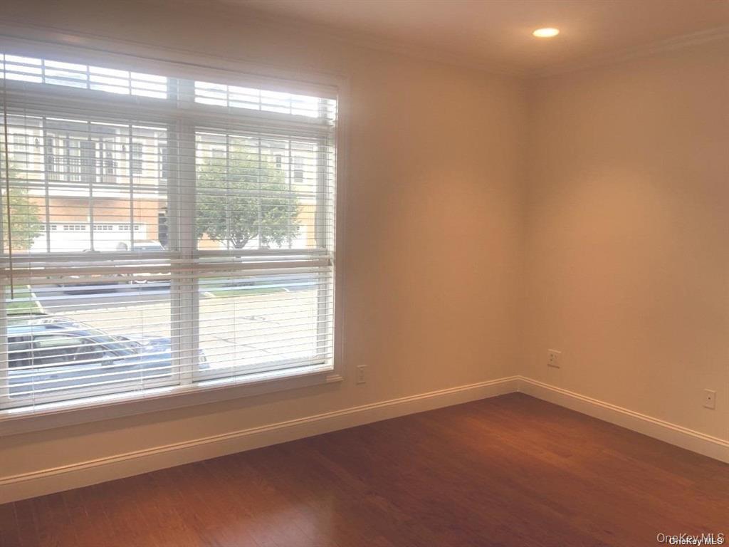 542 Roosevelt Way – For Sale photo 9