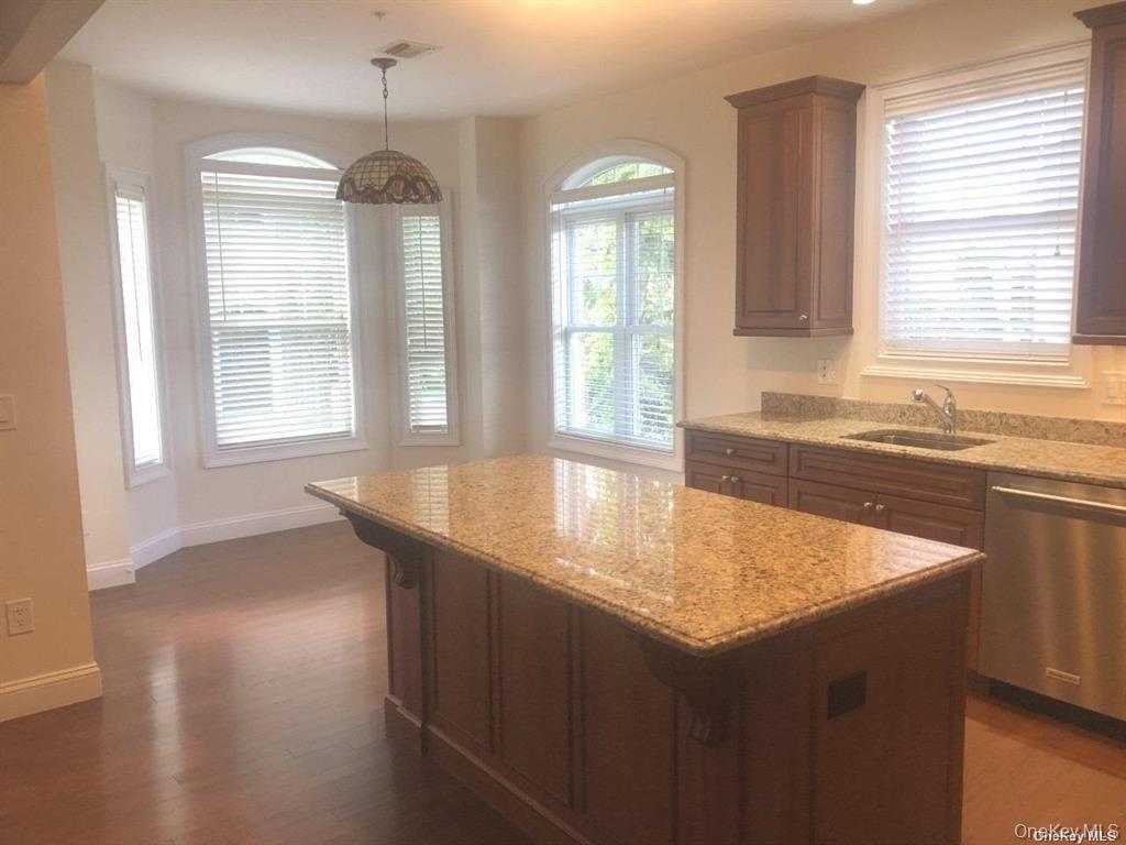 542 Roosevelt Way – For Sale photo 8