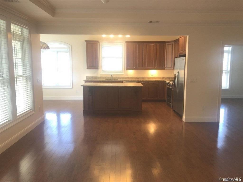 542 Roosevelt Way – For Sale photo 5