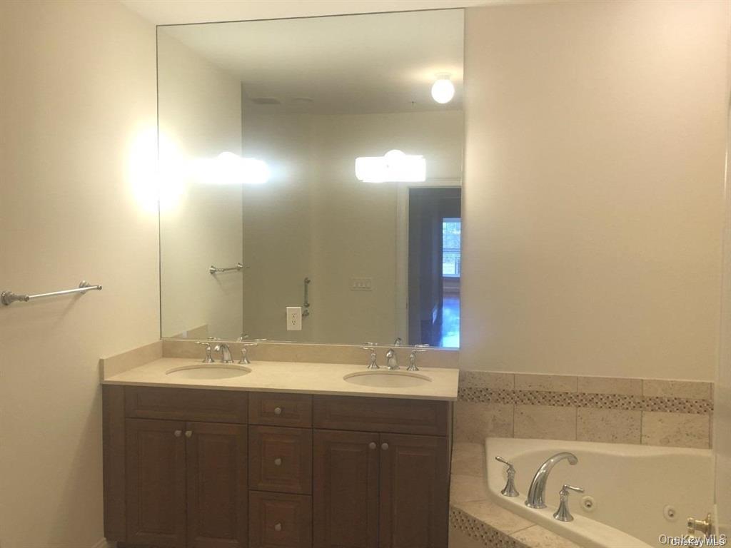 542 Roosevelt Way – For Sale photo 12